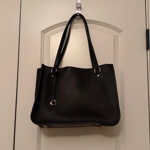 Elegant Coach pebbled Black Leather Tote Bag